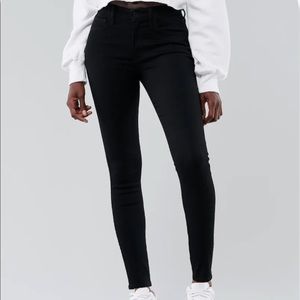 Cute black hollister skinny jeans